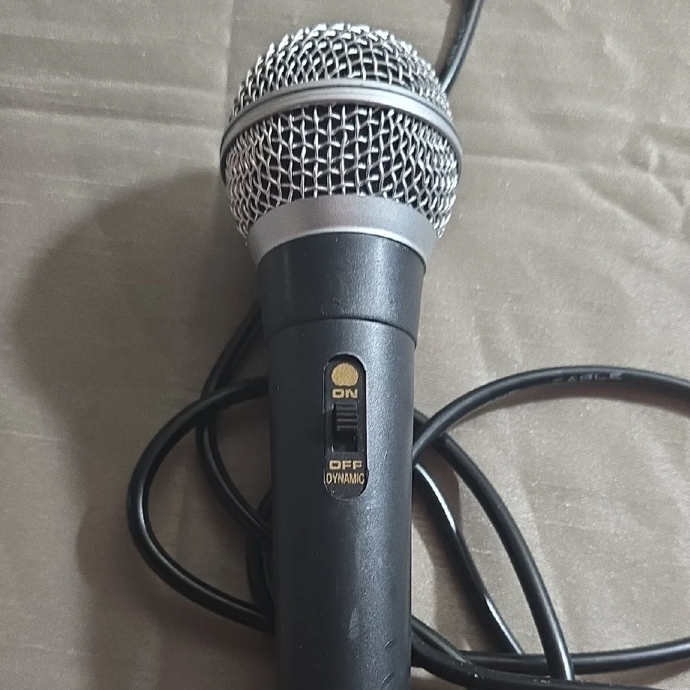 Dynamic Black Microphone